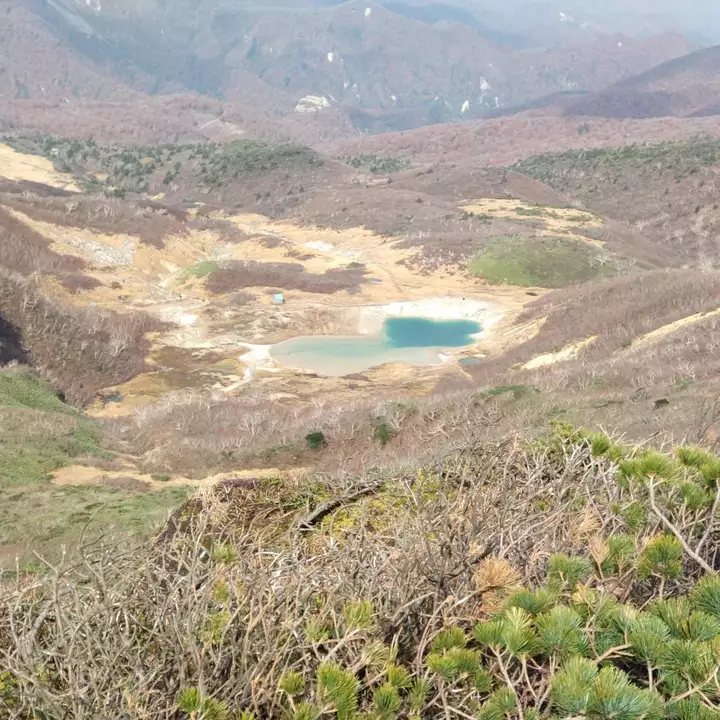 栗駒山　岩頭展望からの昭和湖